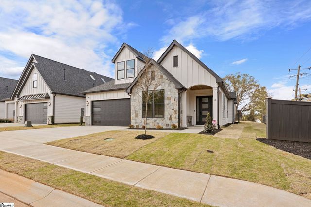 4 Adrian Way, Simpsonville, SC 29680