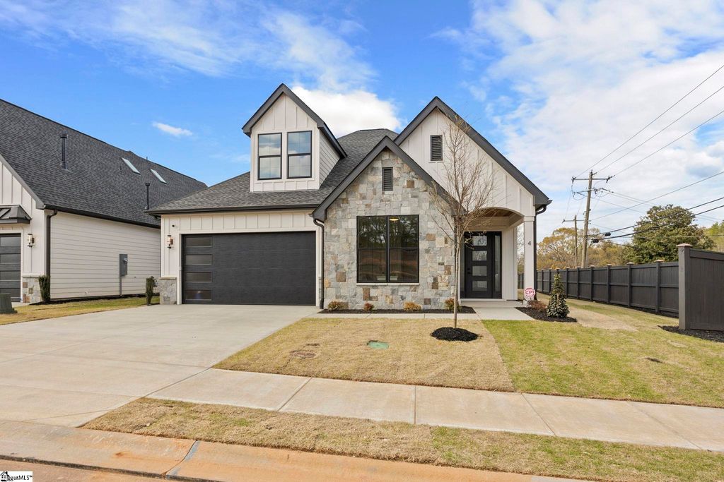 4 Adrian Way, Simpsonville, SC 29680