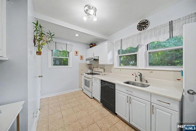 26 Day Avenue, Tenafly, NJ 07670