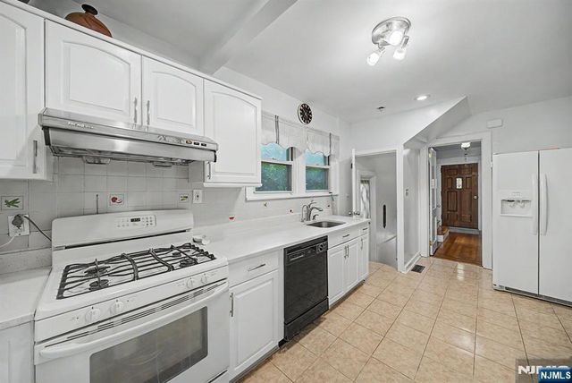 26 Day Avenue, Tenafly, NJ 07670