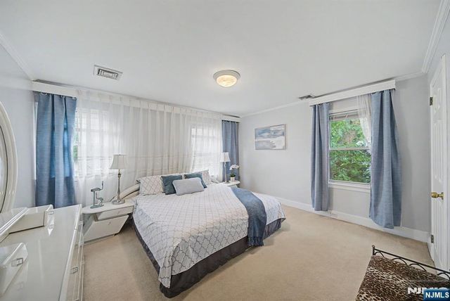 26 Day Avenue, Tenafly, NJ 07670