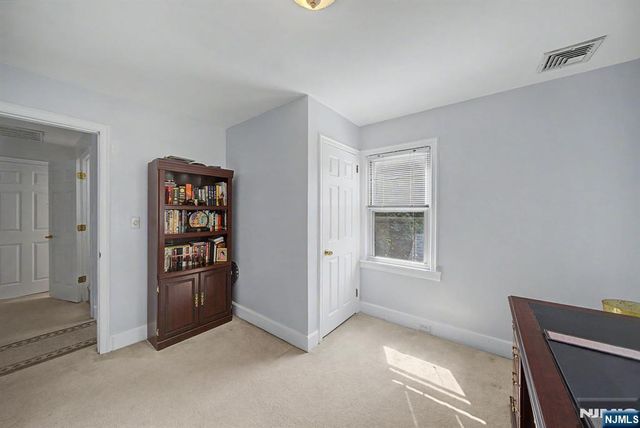 26 Day Avenue, Tenafly, NJ 07670