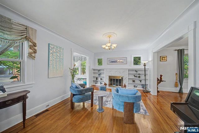 26 Day Avenue, Tenafly, NJ 07670
