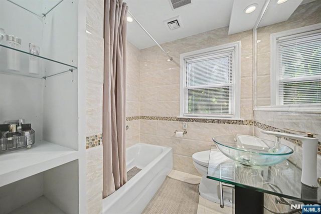 26 Day Avenue, Tenafly, NJ 07670