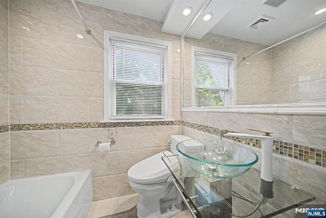 26 Day Avenue, Tenafly, NJ 07670