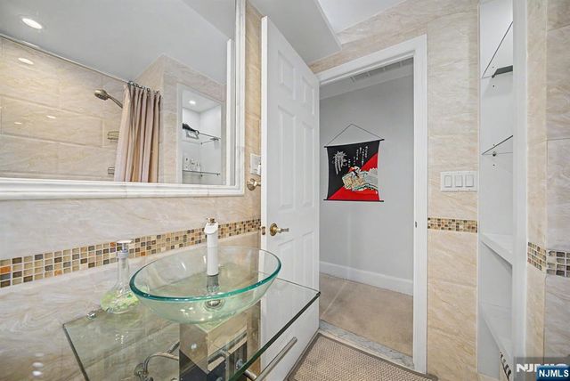 26 Day Avenue, Tenafly, NJ 07670