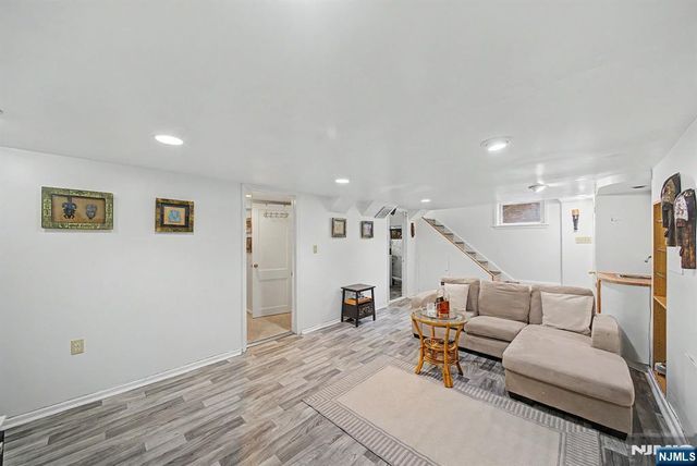 26 Day Avenue, Tenafly, NJ 07670