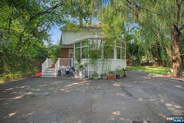 26 Day Avenue, Tenafly, NJ 07670
