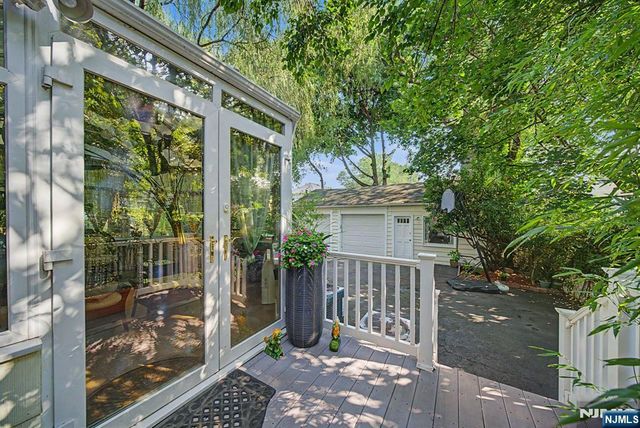 26 Day Avenue, Tenafly, NJ 07670