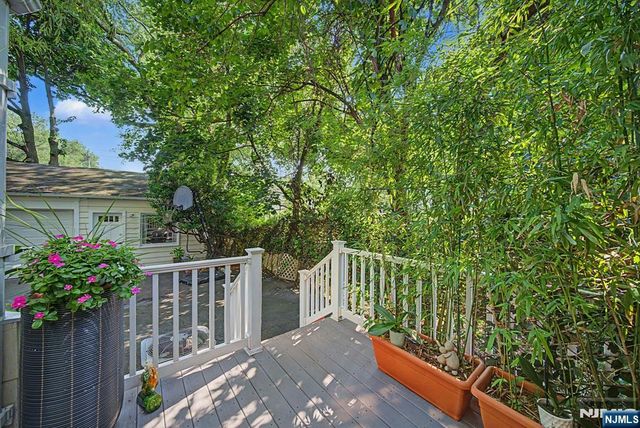 26 Day Avenue, Tenafly, NJ 07670