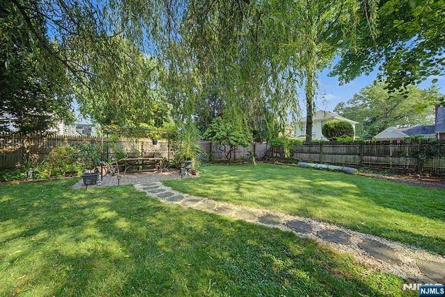 26 Day Avenue, Tenafly, NJ 07670