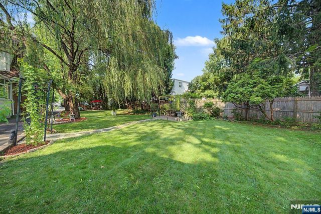 26 Day Avenue, Tenafly, NJ 07670