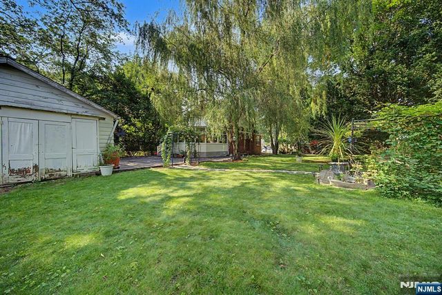 26 Day Avenue, Tenafly, NJ 07670