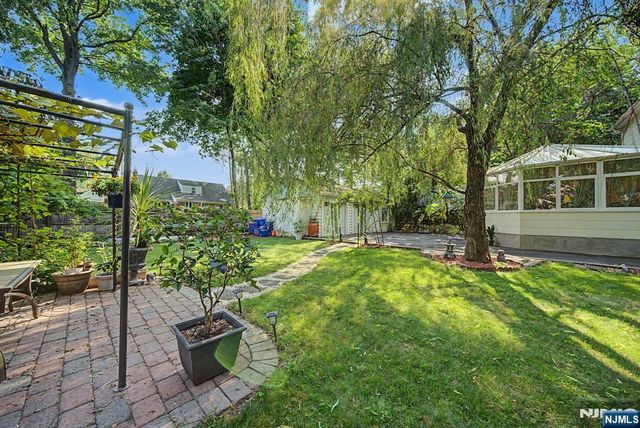 26 Day Avenue, Tenafly, NJ 07670