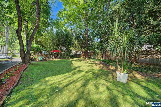 26 Day Avenue, Tenafly, NJ 07670