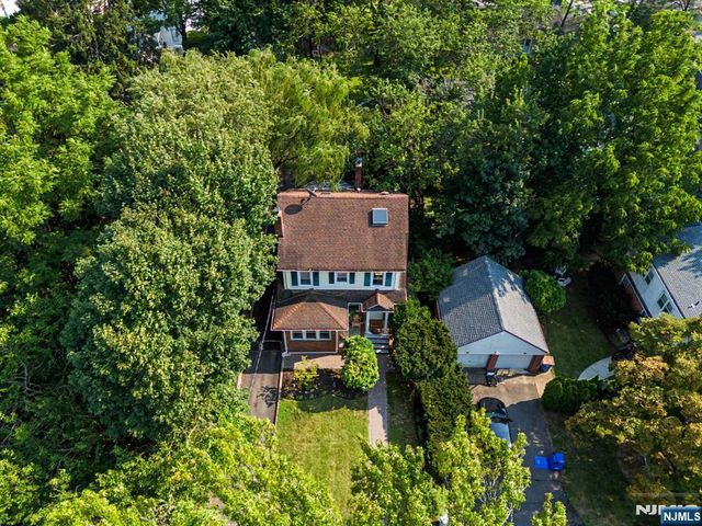 26 Day Avenue, Tenafly, NJ 07670