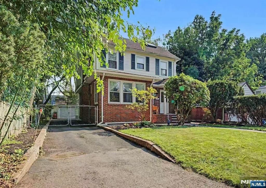 26 Day Avenue, Tenafly, NJ 07670