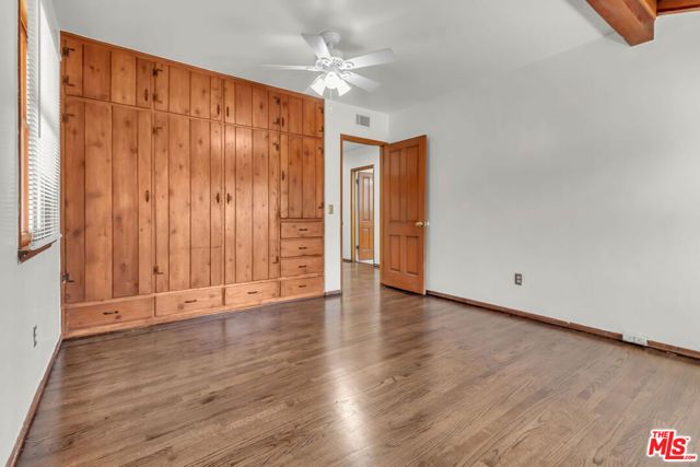 9322 Lasaine Avenue, Los Angeles, CA 91325