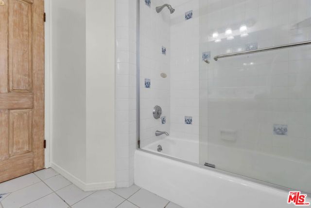 9322 Lasaine Avenue, Los Angeles, CA 91325