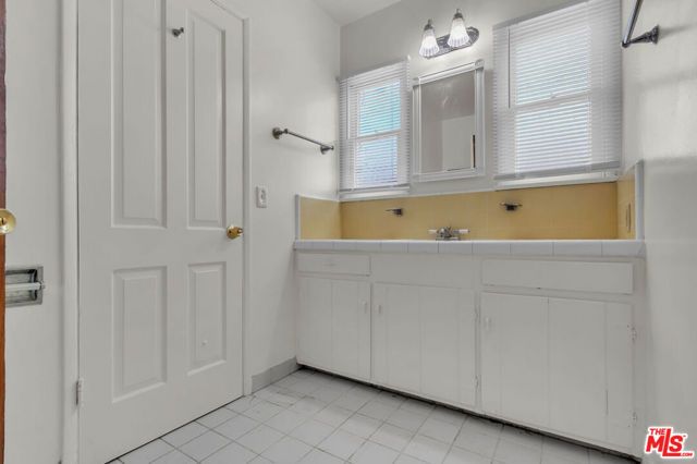 9322 Lasaine Avenue, Los Angeles, CA 91325