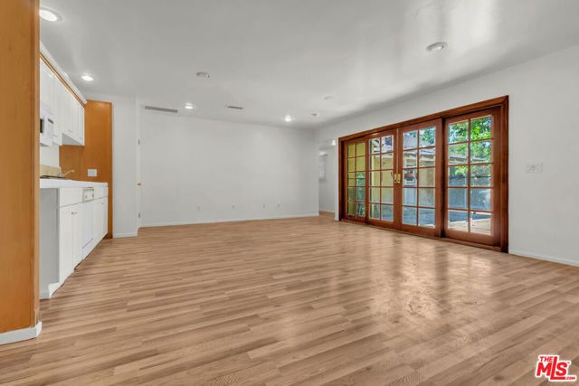 9322 Lasaine Avenue, Los Angeles, CA 91325
