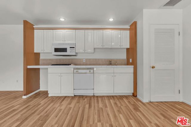 9322 Lasaine Avenue, Los Angeles, CA 91325