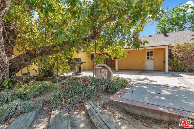 9322 Lasaine Avenue, Los Angeles, CA 91325