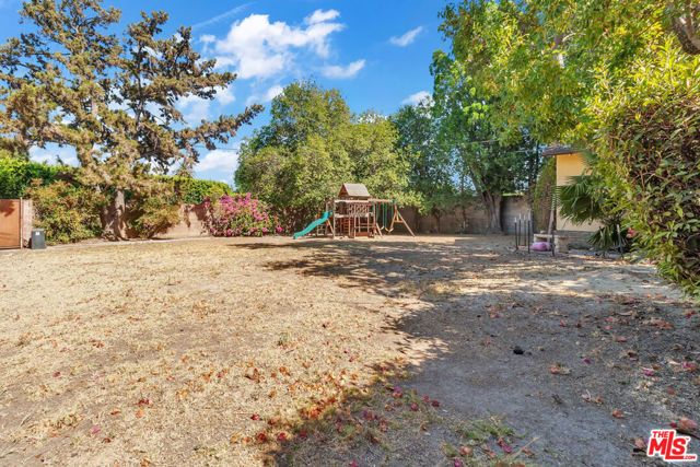 9322 Lasaine Avenue, Los Angeles, CA 91325