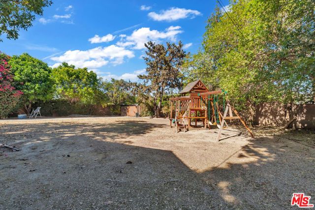 9322 Lasaine Avenue, Los Angeles, CA 91325