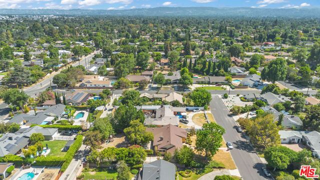 9322 Lasaine Avenue, Los Angeles, CA 91325