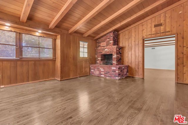 9322 Lasaine Avenue, Los Angeles, CA 91325