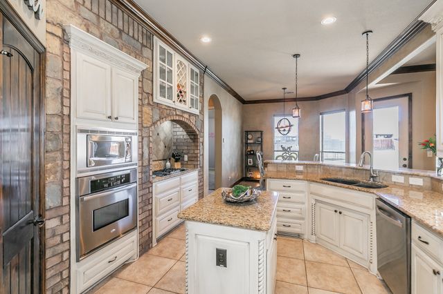 1173 Durango Springs Drive, Fort Worth, TX 76052