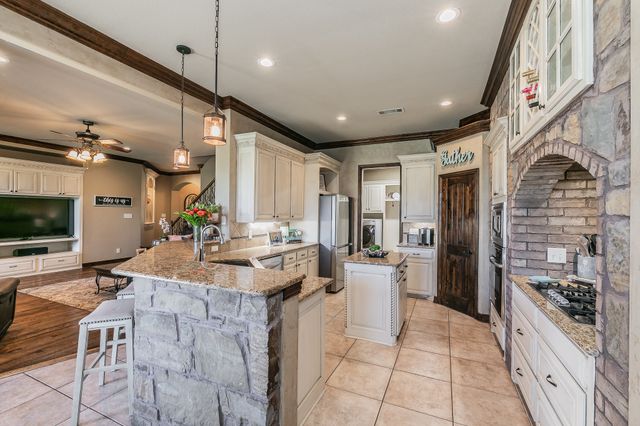 1173 Durango Springs Drive, Fort Worth, TX 76052