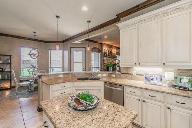 1173 Durango Springs Drive, Fort Worth, TX 76052