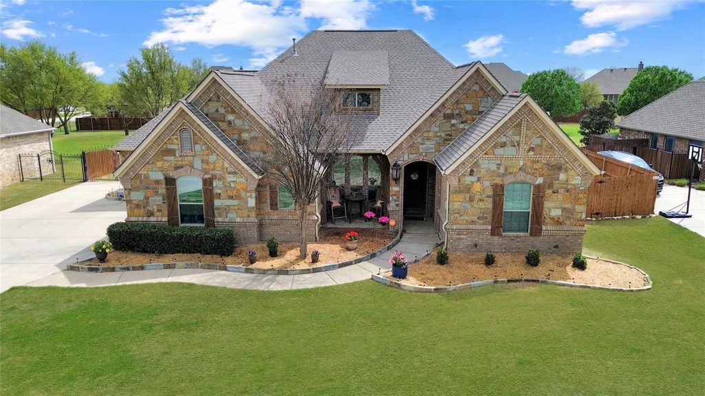 1173 Durango Springs Drive, Fort Worth, TX 76052