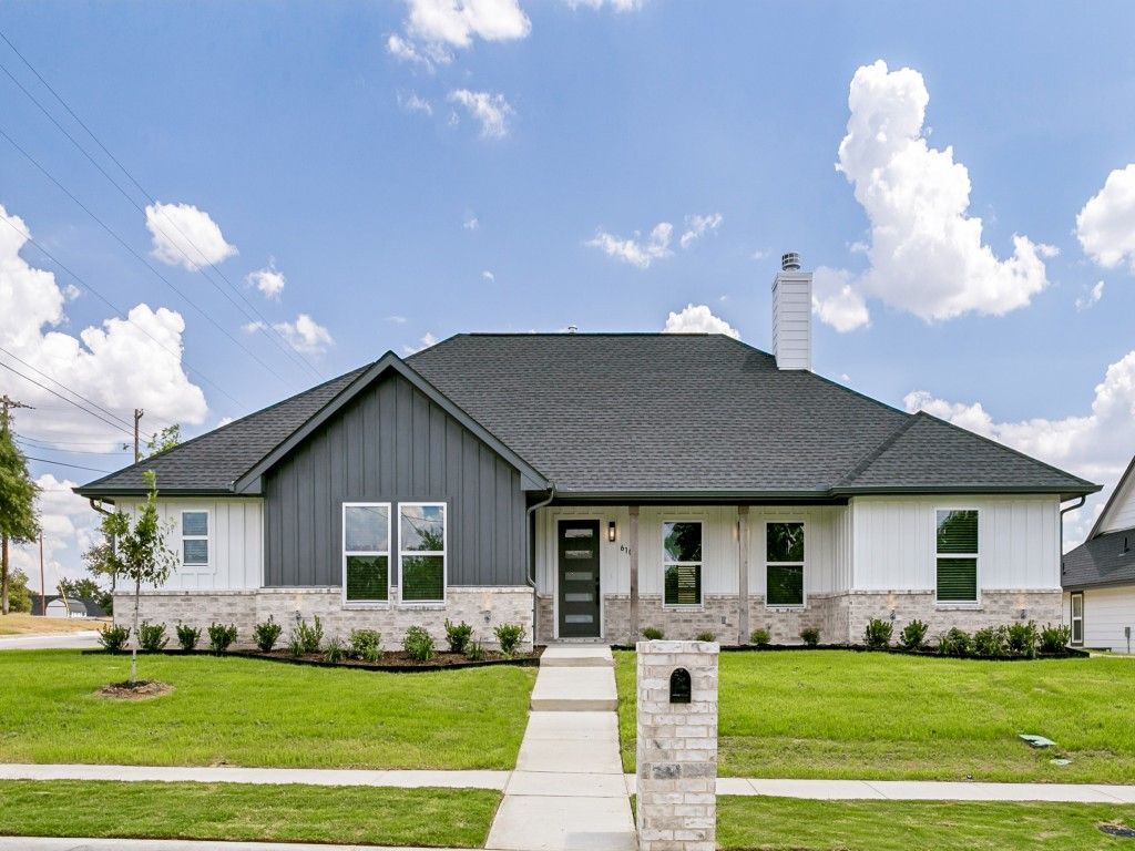 610 N Mill, Weatherford, TX 76086 — exterior