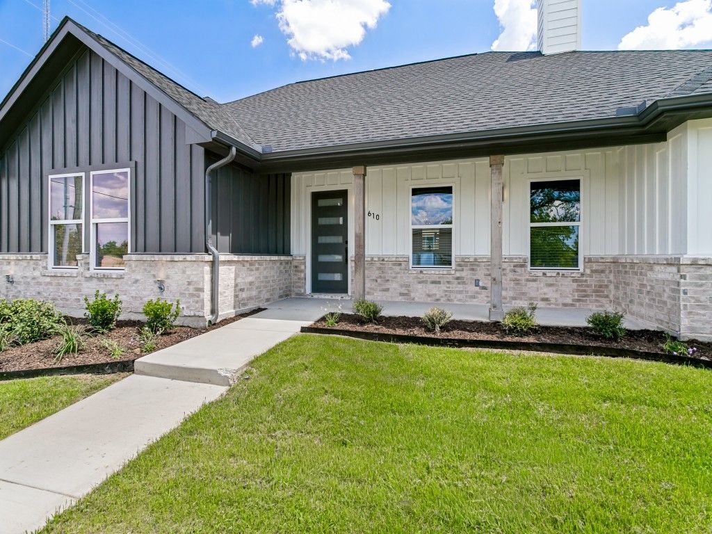 610 N Mill, Weatherford, TX 76086 — photo 2