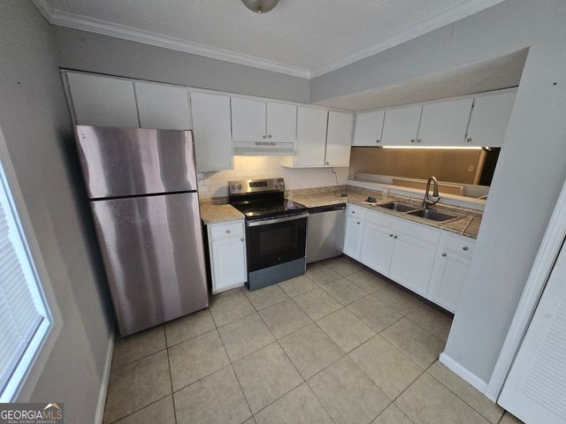 6073 Regent Manor, Lithonia, GA 30058