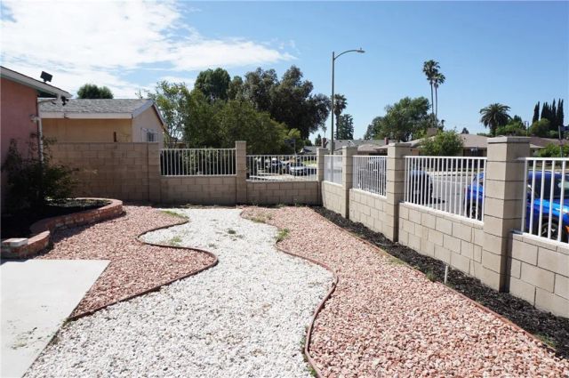 8824 Quartz Avenue, Northridge, CA 91324