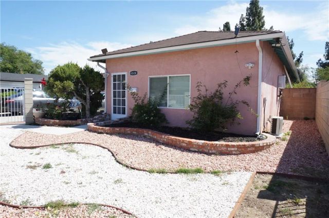 8824 Quartz Avenue, Northridge, CA 91324