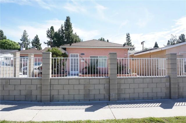 8824 Quartz Avenue, Northridge, CA 91324