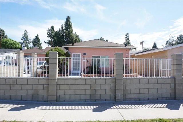 8824 Quartz Avenue, Northridge, CA 91324