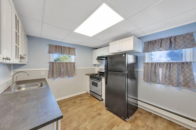 39 Chapman Place 2, Bay Shore, NY 11706