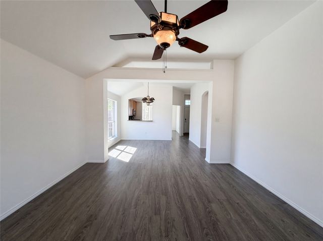 105 Kings Way Drive, Rhome, TX 76078