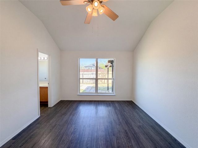 105 Kings Way Drive, Rhome, TX 76078