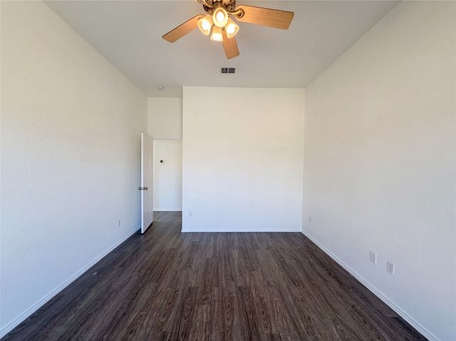 105 Kings Way Drive, Rhome, TX 76078