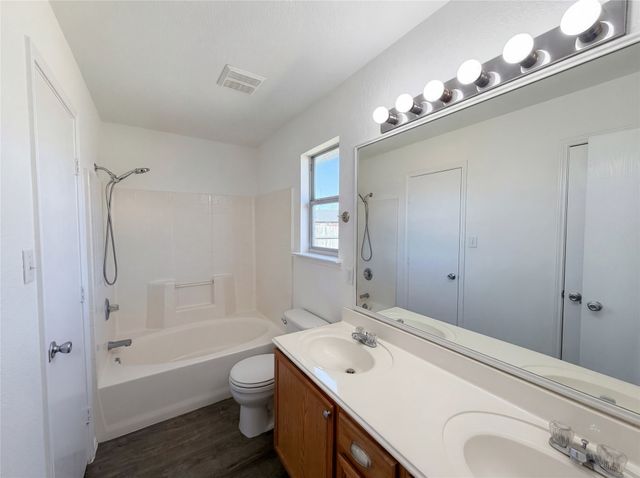 105 Kings Way Drive, Rhome, TX 76078