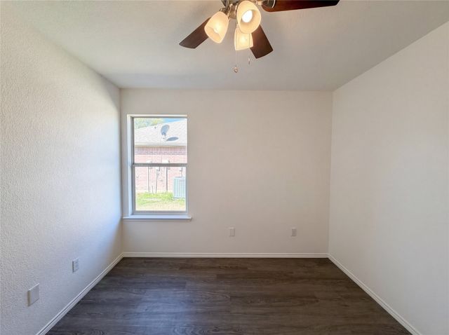 105 Kings Way Drive, Rhome, TX 76078