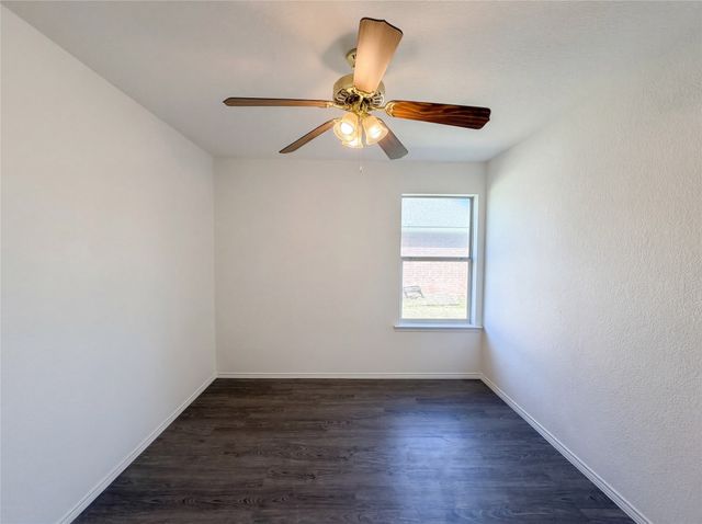 105 Kings Way Drive, Rhome, TX 76078