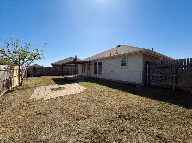 105 Kings Way Drive, Rhome, TX 76078